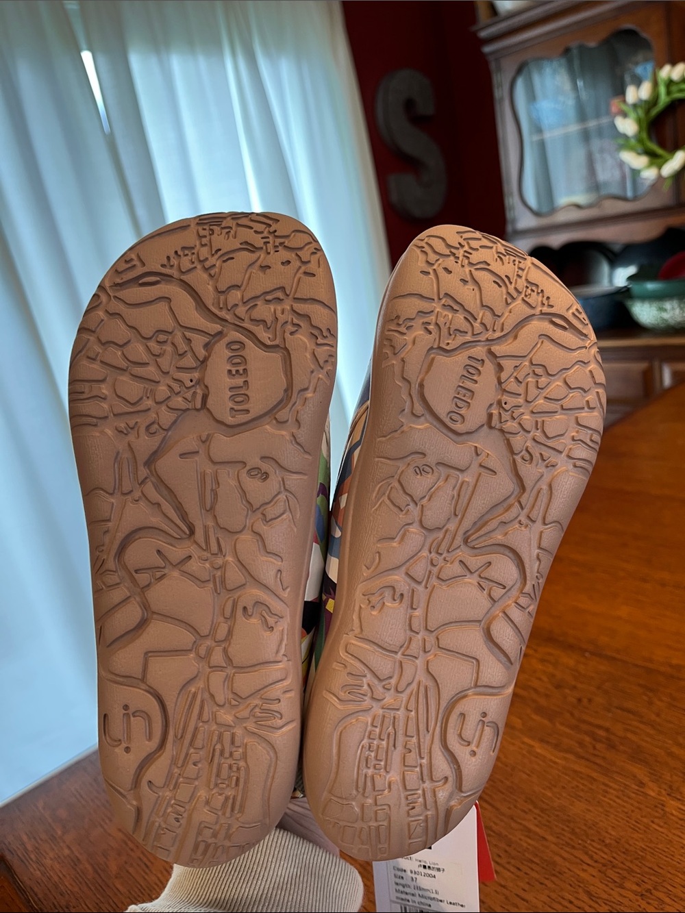 UIN Hello Lion Microfiber Leather Slip-On Shoes, size 37/6.5 NWT - Picture 7 of 7